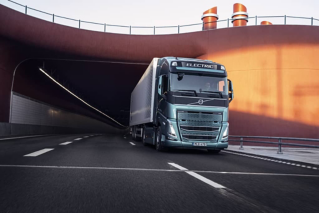 Volvo Trucks, jako pierwsze na świecie, zastosuje stal wytwarzaną bez użycia paliw kopalnych w swoich samochodach ciężarowych