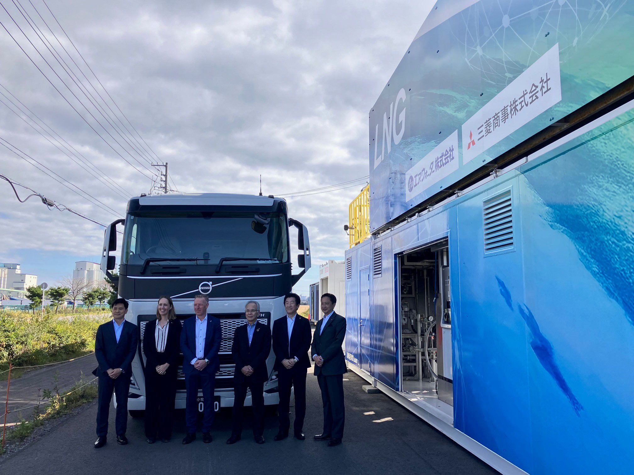 Volvo Trucks' LNG tractor joins carbon neutral project in Japan