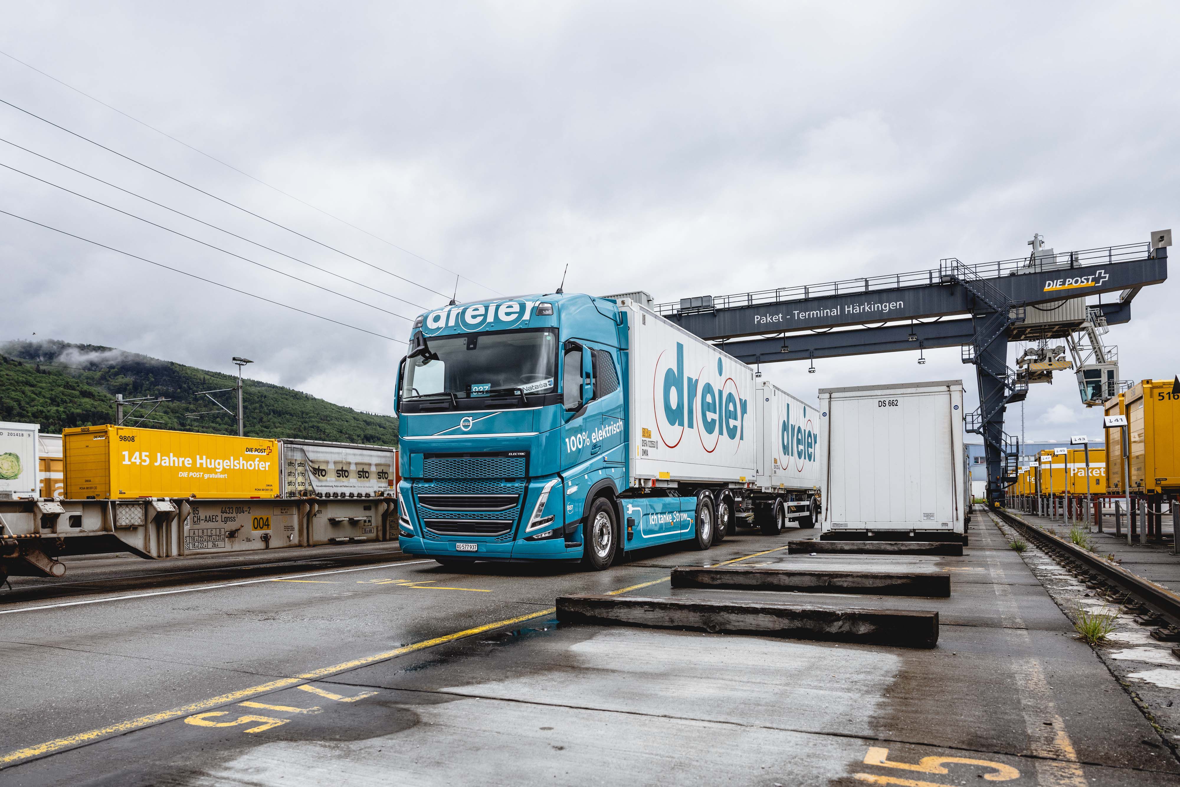 Vanwege de energietransitie en op een CO2-reductie te realiseren, is transportbedrijf Dreier overgestapt op elektrische vrachtwagens van Volvo Trucks