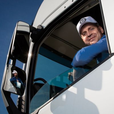 Robert Sek ha sido conductor de camiones durante más de 20 años y es uno de los conductores que ahorra más combustible en Jastim.