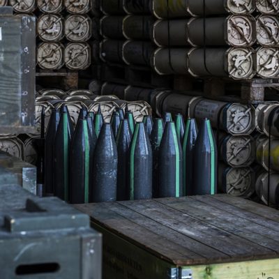Att köra ammunition är ett uppdrag som lastbilen kan komma att användas till. Ammuntionen på bilden är dock ”oskarp”.