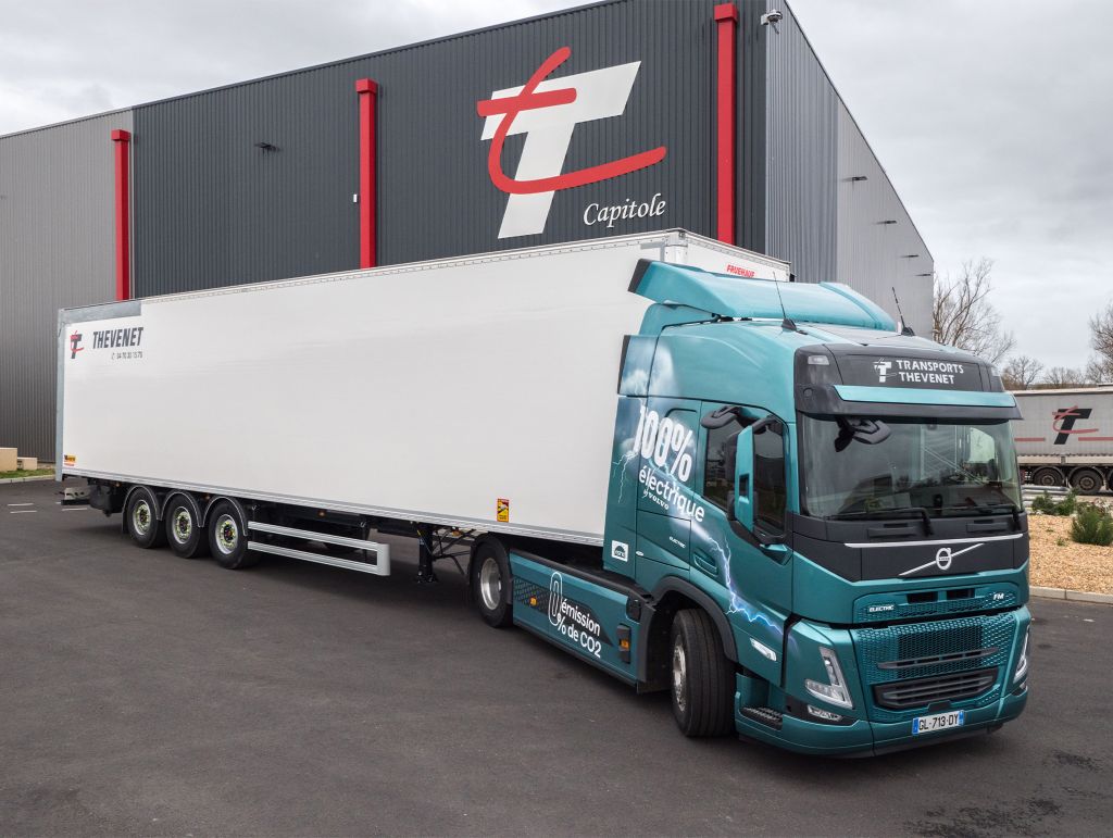 Volvo Trucks livre le premier FM Electric aux Transports Thevenet.