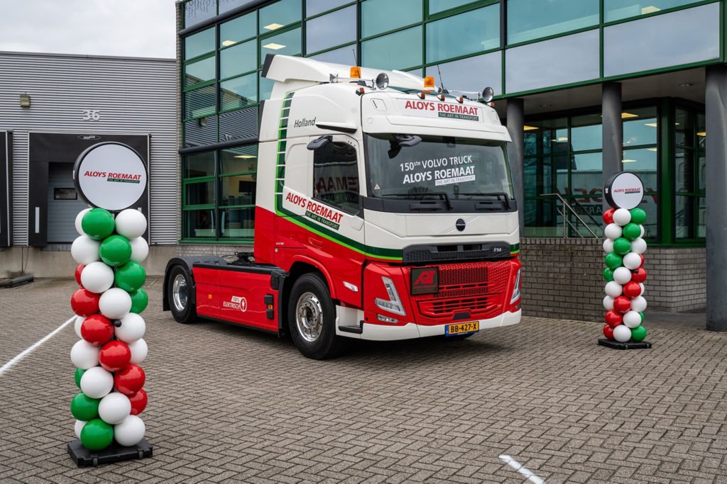Aloys Roemaat Transport viert dubbele mijlpaal: eerste Volvo FM Electric en 150e truck in de vloot