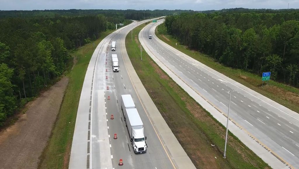 Volvo Trucks and FedEx Successfully Demonstrate Truck Platooning on N.C. 540