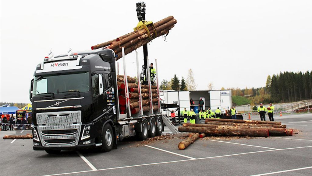 Volvo Trucks entistäkin vahvemmin mukana Puunkuormaajamestari 2018 -kisassa