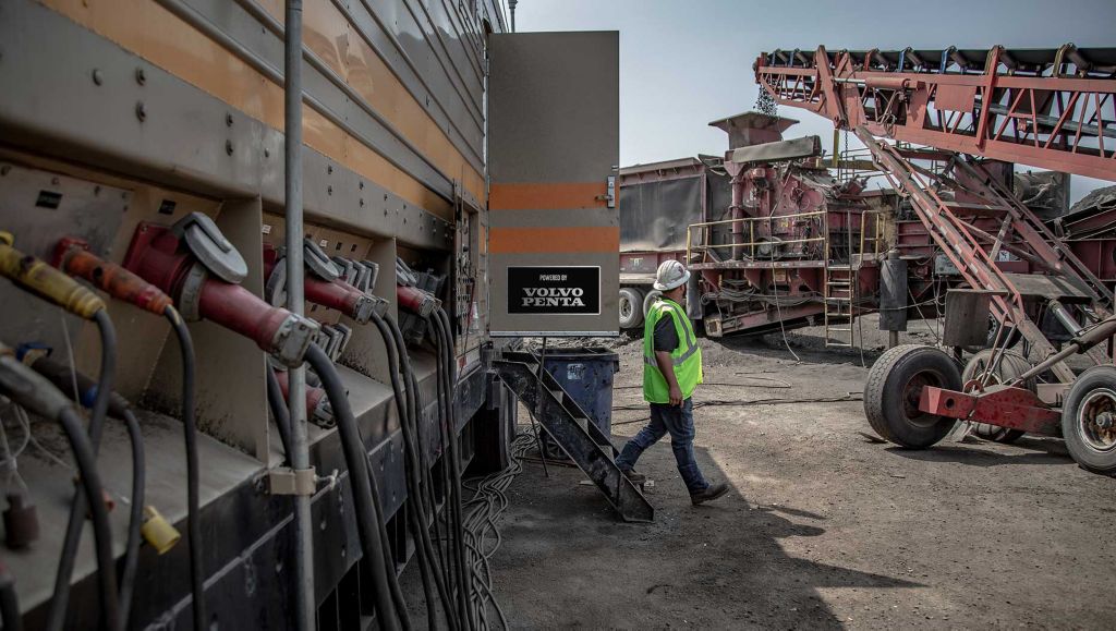 Volvo Penta-powered generator at Thompson Recycle mobile asphalt grinding site.