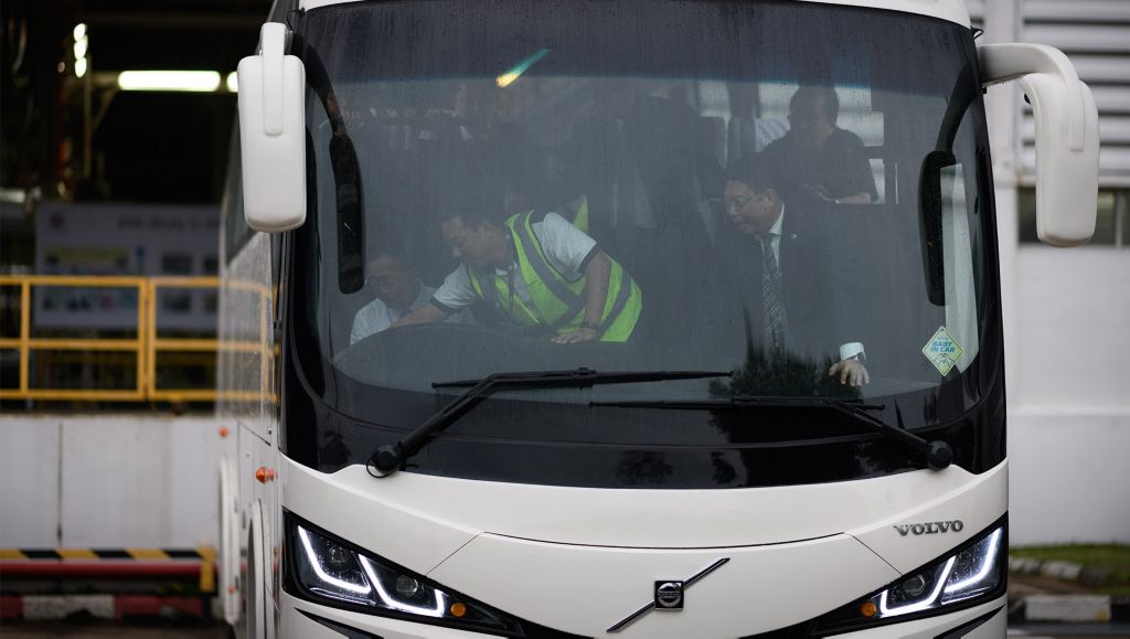 Thailand’ s Minister of Transport visited Volvo Group Thailand Bangkok Plant