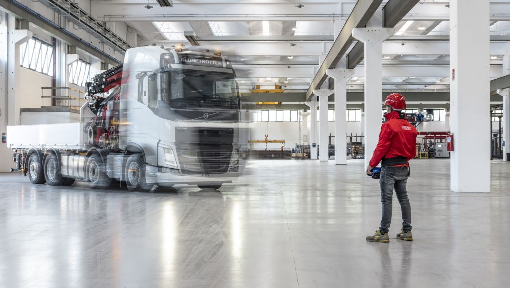 Fassi e Volvo Trucks presenti al Gis di Piacenza con  Fx-Link e guida da remoto
