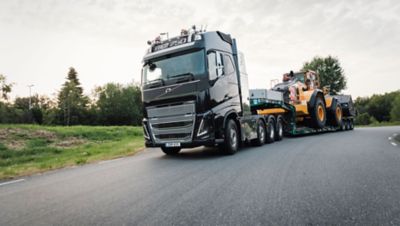 &quot;Το Volvo FH16 μπορεί να ανταπεξέλθει στις πλέον απαιτητικές εφαρμογές και ταυτόχρονα να προσφέρει στους πελάτες και τους οδηγούς το απόλυτο σε όλους τους τομείς&quot;, δηλώνει ο Roger Alm, Πρόεδρος της Volvo Trucks.