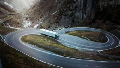 Volvo FH in bergachtig terrein