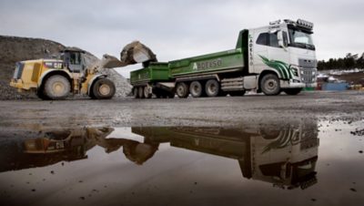Det var en självklarhet för Micke Molin att teckna guldavtal med Volvo, då det innebär ett bekymmersfritt ägande med förbyggande underhåll.