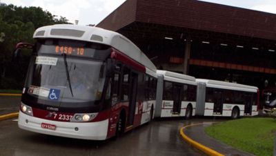 ÔNIBUS BIARTICULADO VOLVO