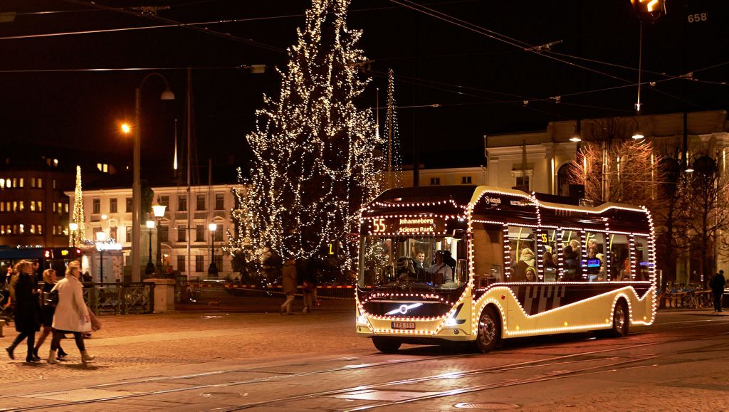 ElectriCity-Projekt in Göteborg stimmt auf Weihnachten ein:  Mobile elektrische Weihnachtsshow mit dem Elektrobus von Volvo