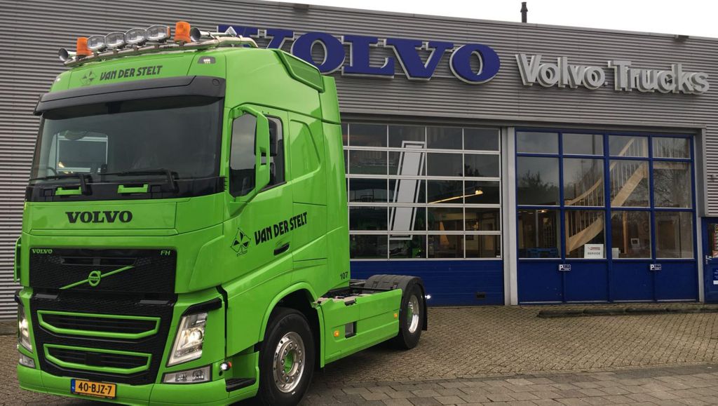 Volvo FH 460 Globetrotter 4x2-trekkers met Dual Clutch in gebruik genomen.