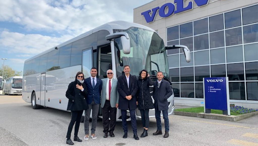 Francesco and Antonio Murdaca in front of a new Volvo 9700 at Volvo Buses headquarter in Italy