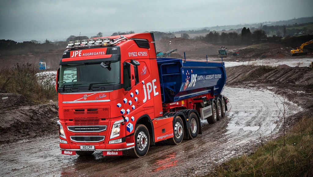  An FH-500 6x2 chassis