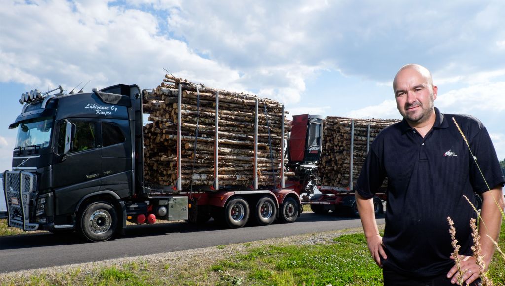 Jussi Lähivaara ja Volvo FH16 puuauto