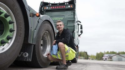 Det blir mycket att fixa inför Mantorp, men uppladdningen är en stor del av upplevelsen, menar Linus. 