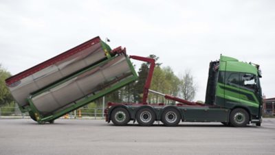 När Linus planerade hur hans nya Volvo FH 540 skulle se ut hade han tidigt temat klart för sig. Lastbilen skulle förmedla en old school-känsla.