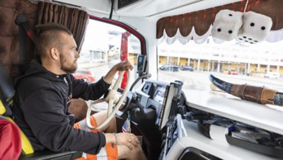 Gymnasiets fordonsprogram ett enkelt val för Pontus, som redan som liten visste att han ville jobba med lastbilar. 