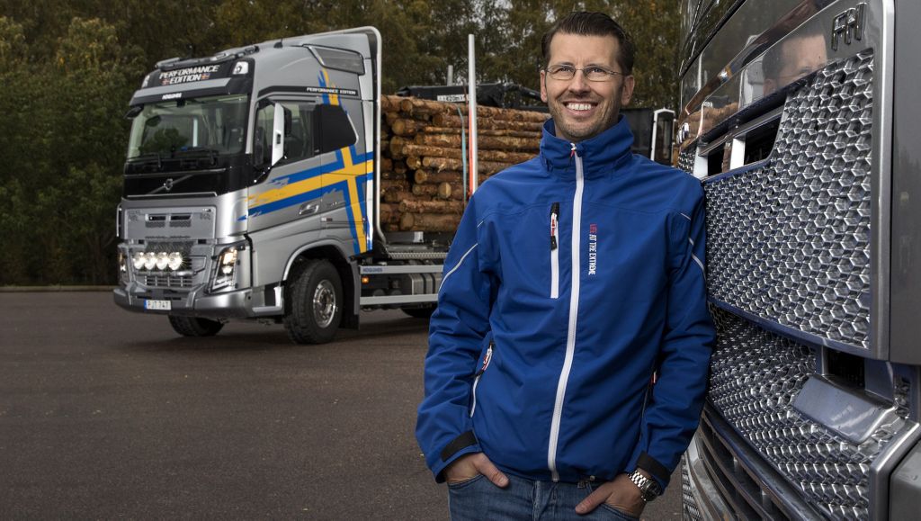 "Verkstäder som jobbar enligt One Stop Service-konceptet kan ta hand om hela ekipaget", säger Niclas Johansson på Volvo Lastvagnar. 