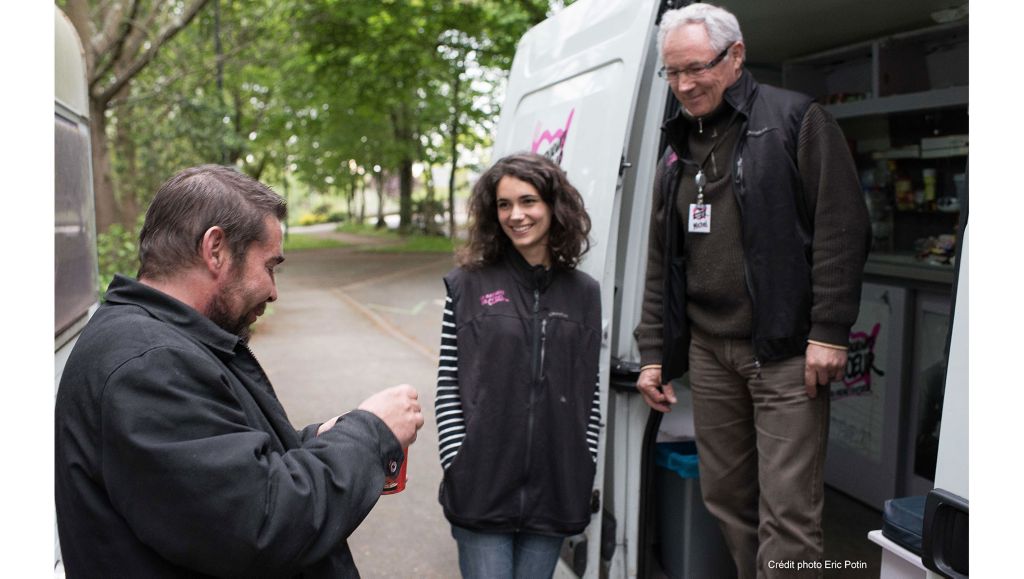 Le groupe Volvo en France se mobilise pour les Restos du Cœur 