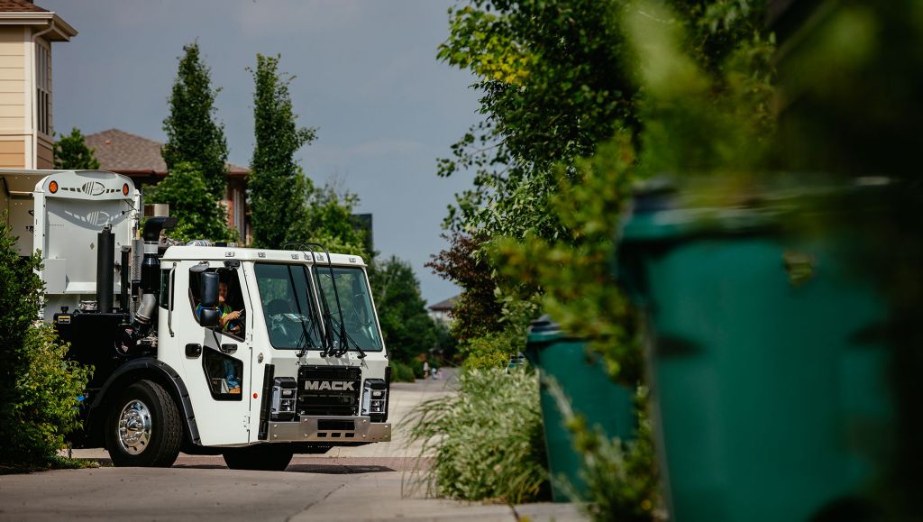 Mack® LR Model Now Available in 4x2 Configuration