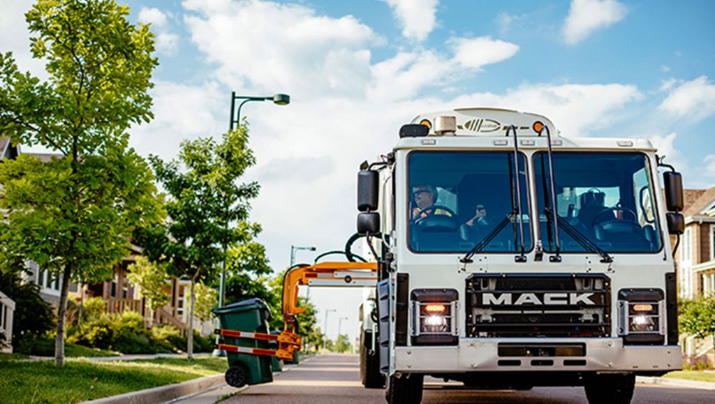 Mack Trucks Signs MOU with Lytx
