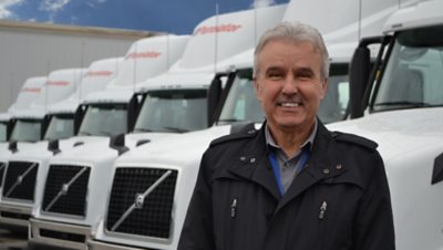 Volvo Trucks Delivers First Canadian Models equipped with 2017 Engines to Purolator