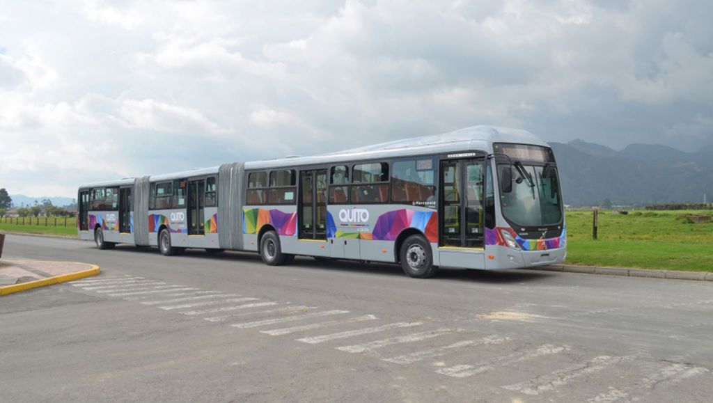 Volvo liefert 80 Doppelgelenkbusse für das BRT-System von Quito