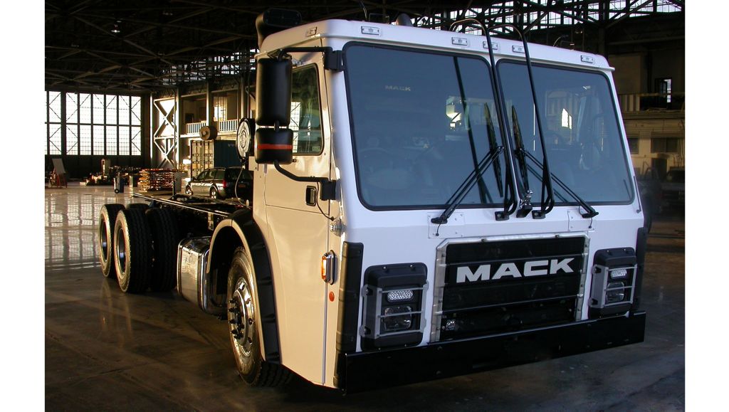 Mack’s Pioneering Innovations Continue to  Set the Bar for the Trucking Industry