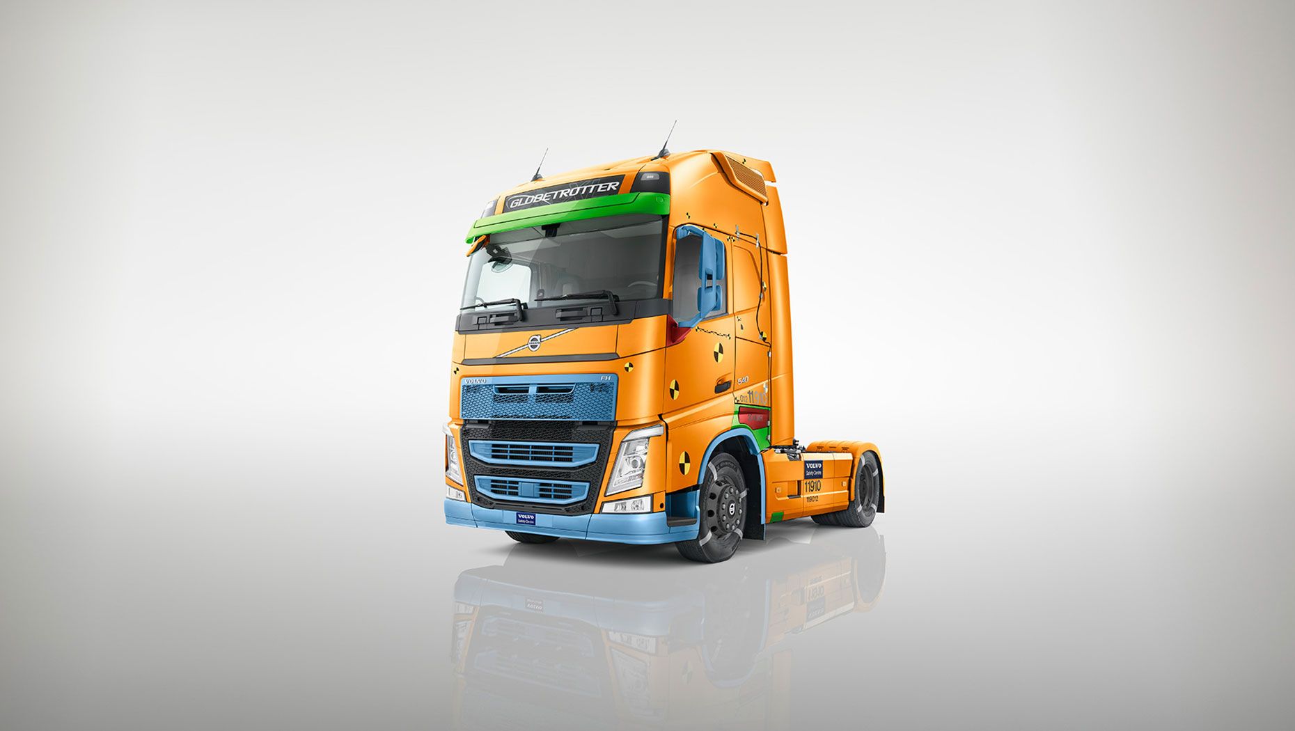 Przedstawiony przez Volvo Trucks raport dotyczący bezpieczeństwa koncentruje się na narażonych na zagrożenia użytkownikach dróg