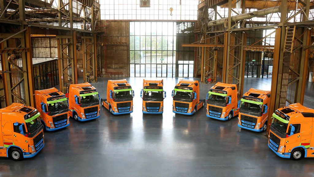  The Volvo's FH are equipped with the latest safety features and are recognizable by their crash test colors