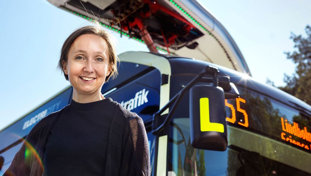 Hanna takes the electric bus to work every day