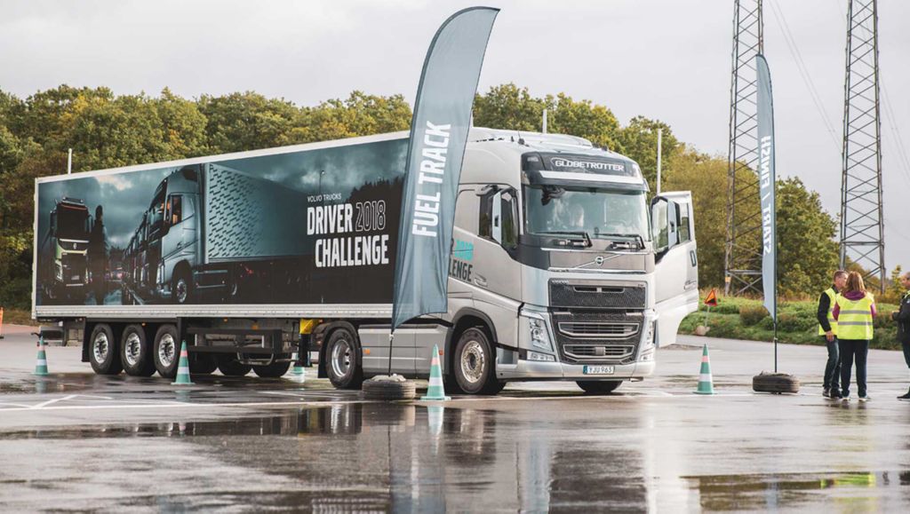 Volvo Trucks Experience Center med en Volvo FH