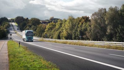 Kuorma-auton toimintasäde oli 345 kilometriä ja se kulutti 50 % vähemmän energiaa kuin vastaava Volvo FH -dieselauto.