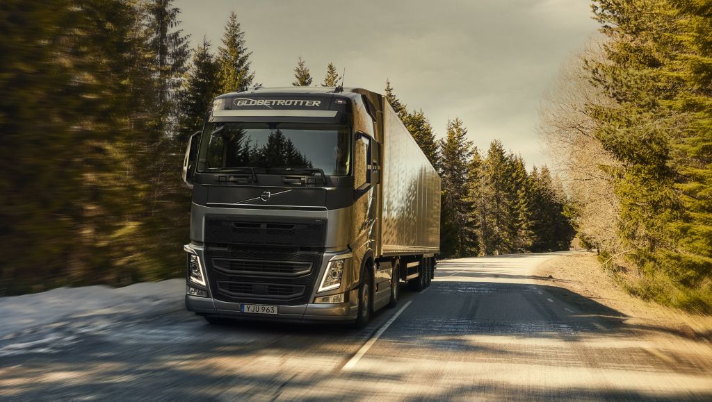 Noile sisteme de asistență pentru șofer de la Volvo Trucks duc siguranța la următorul nivel
