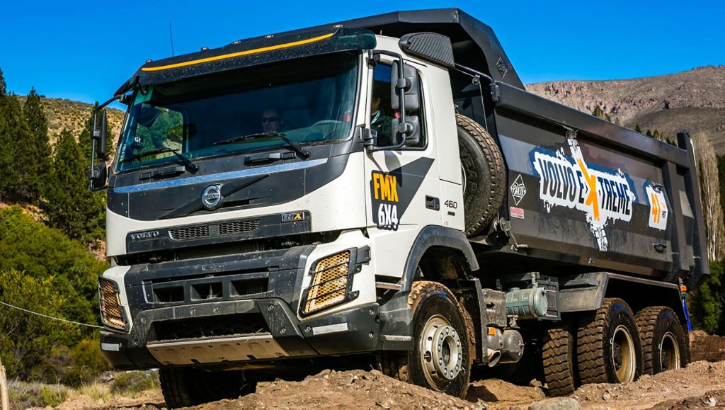 Volvo VM con caja volcadora Baco