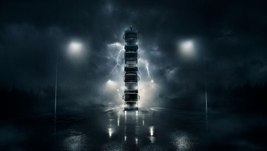 Věž z nákladních vozidel Volvo