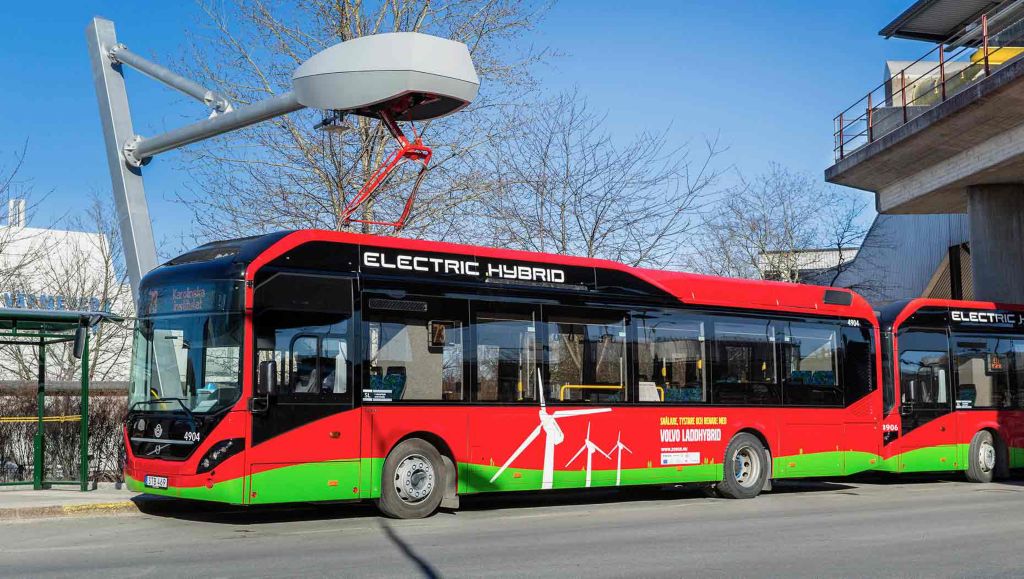 Elektro-Hybridbusse von Volvo nehmen Betrieb in Schweden auf: Acht Volvo 7900 Electric Hybrid bedienen die Linie 73 in Stockholm