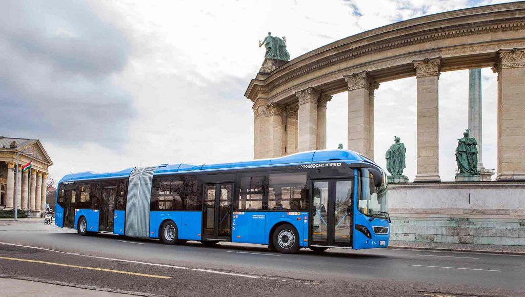 Volvo-Hybridbusse rollen auch in Ungarn:  Die Volvo Bus Corporation liefert 28 Hybrid-Gelenkbusse nach Budapest