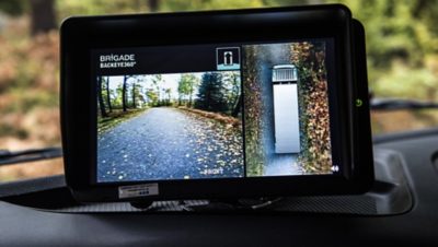 God överblick ökar beredskapen mot eventuella angrepp och är en trygghet vid körning i trånga miljöer med många människor i rörelse.