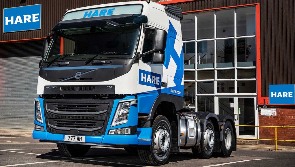 A brand-new FM-460 6x2 tractor unit