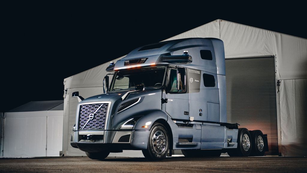 A blue Volvo VNL Truck with the Aurora Driver integration
