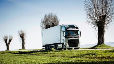 Camion Volvo sur la route | Groupe Volvo