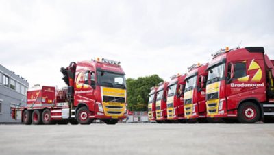 Volvo FH 8x2 met 66 tonmeter-kraan. "Onze werknemers zijn ons kostbaarste bezit, ze moeten tevreden zijn met het materieel", aldus Denny Testerink van Bredenoord.