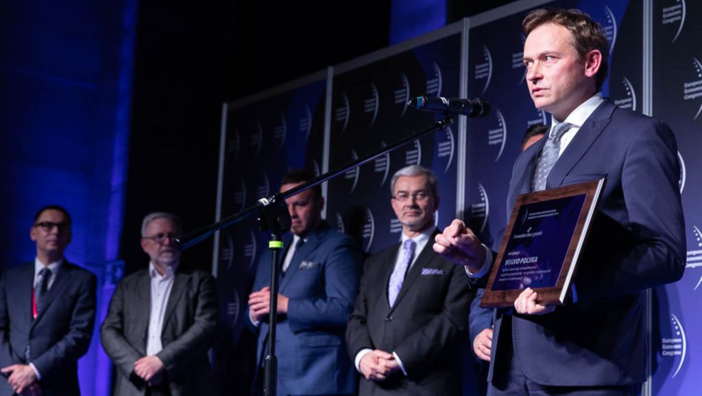 Nagrodę odebrał Marek Gawroński, Wiceprezes Volvo Polska ds. Relacji z Sektorem Publicznym.
