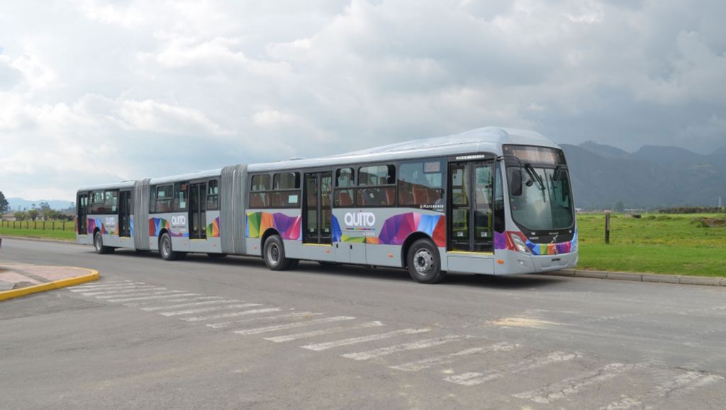 Volvo delivers 80 bi-articulated buses to Ecuador BRT-system