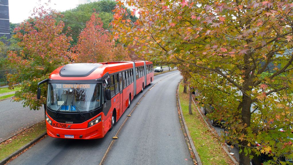 Ônibus exibe filmes em Curitiba