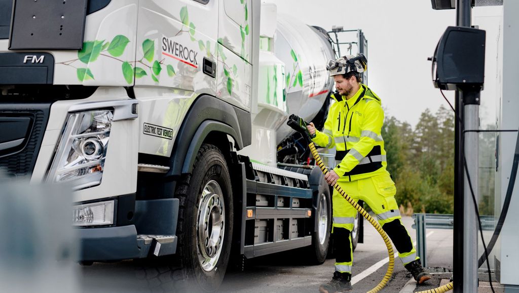 Person refueling an electric Volvo Truck | Capital Markets Day 2020